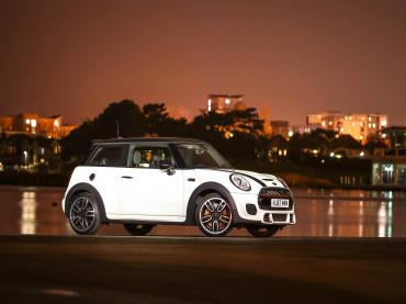 rent mini cooper convertible dubai